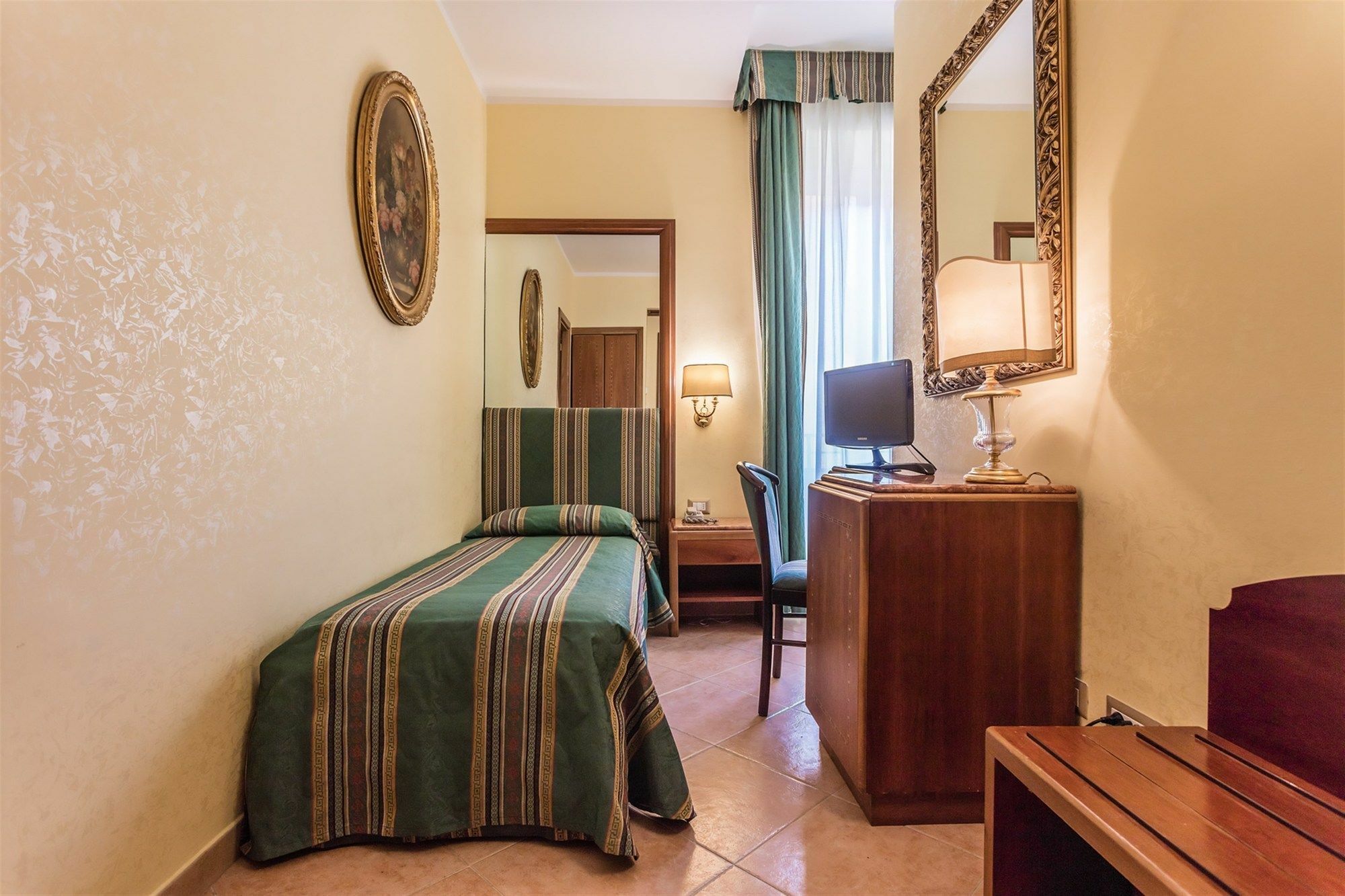 Raeli Hotel Regio Róma Kültér fotó